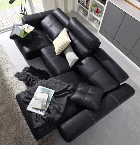 Decorar el sofá con cojines. Sofá Bold de Kibuc