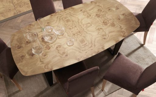 Mesa Kobe de la colección Aiko fabricada con raices de roble