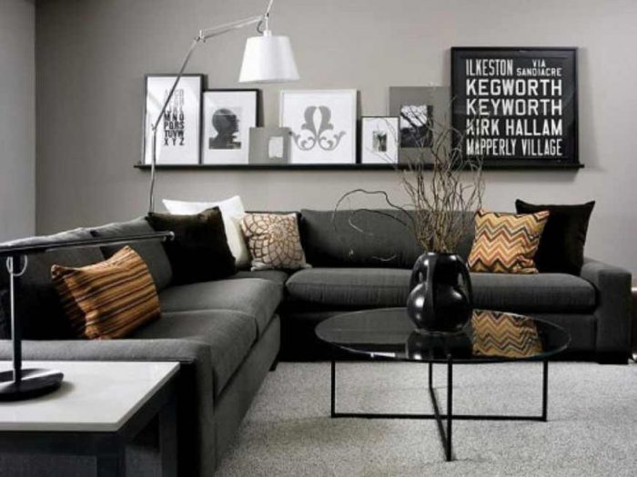 Cómo combinar cojines y paredes para tu sofá gris oscuro | KIBUC